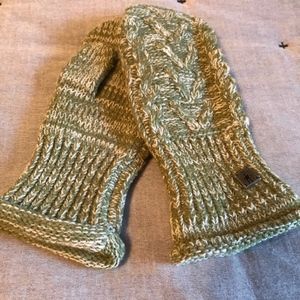 Smart Wool Cable Knit Mittens